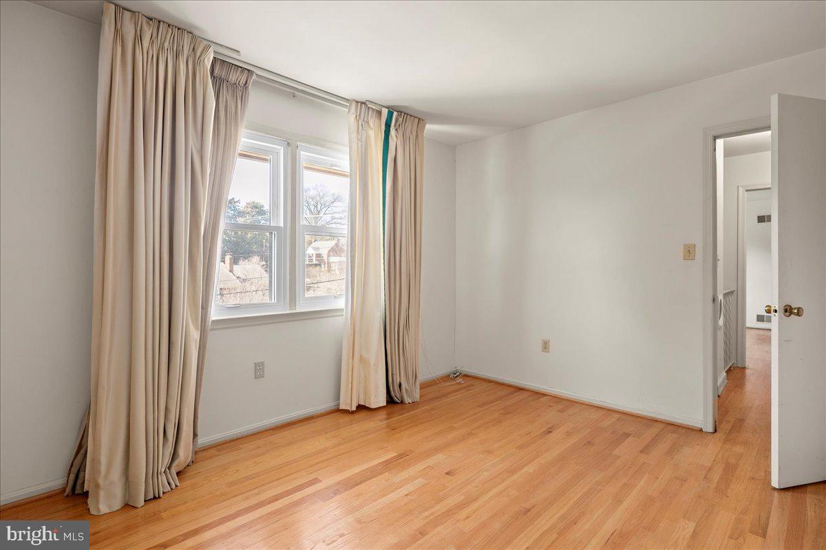 OVER LEE KNOLLS - Residential