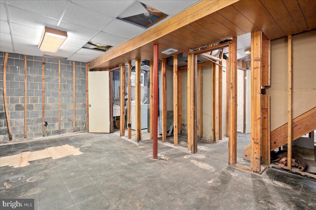 OVER LEE KNOLLS - Residential