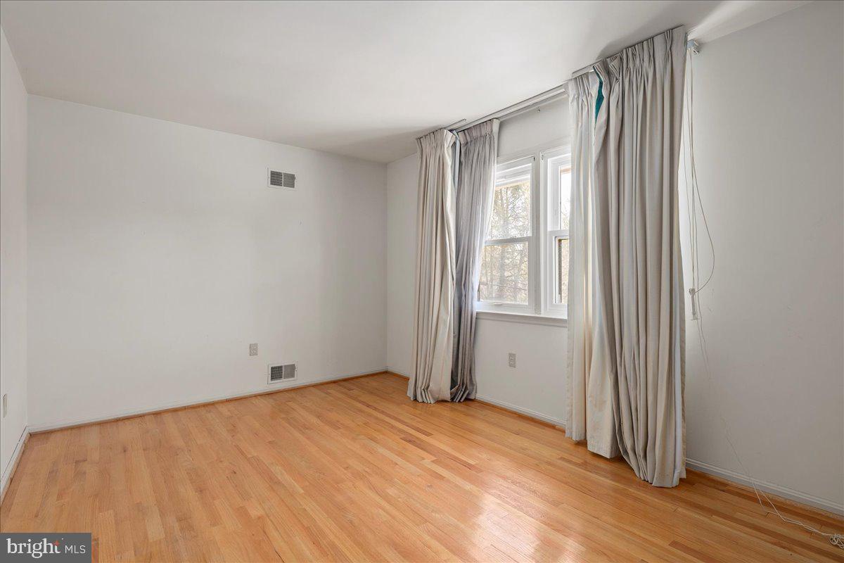 OVER LEE KNOLLS - Residential