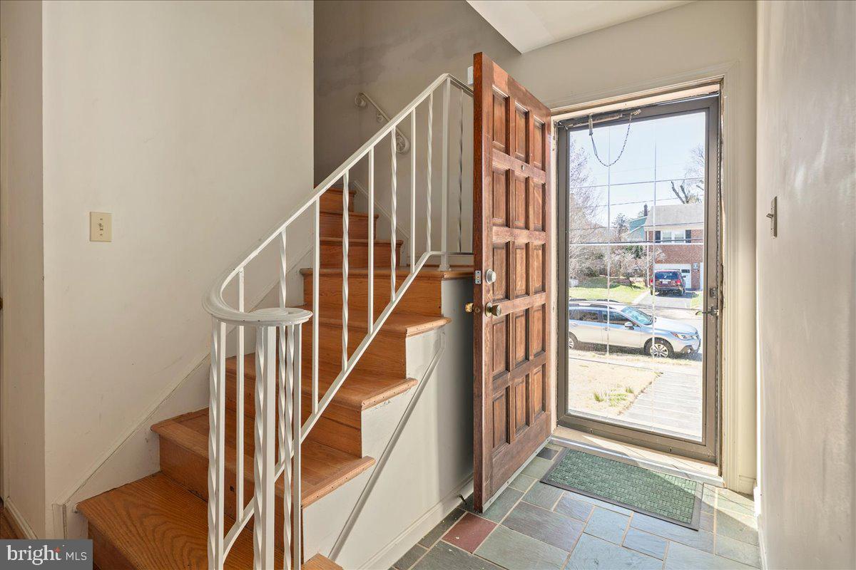 OVER LEE KNOLLS - Residential