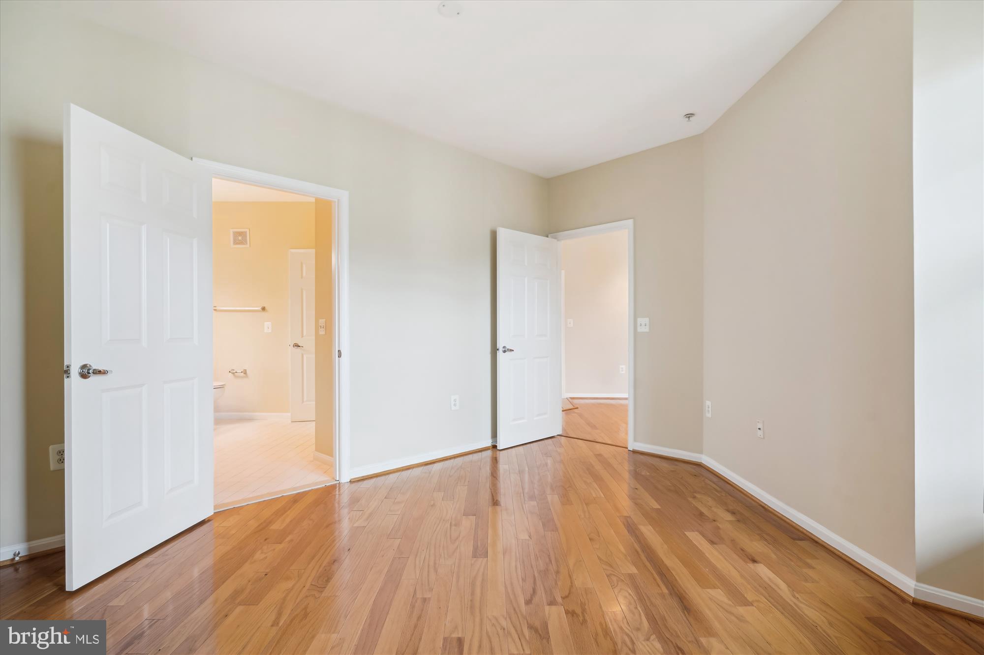 GROVE AT ARLINGTON - Residential