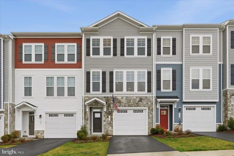 Townhouse For Sale - 121 Checkerspot<br/> Frederick County, LAKE FREDERICK, VA 22630