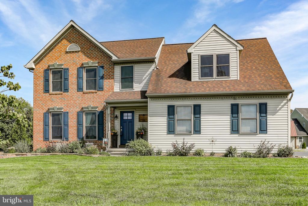 Photo of 7 LONGENECKER RD, LITITZ, PA 17543 (MLS # PALA2041146)