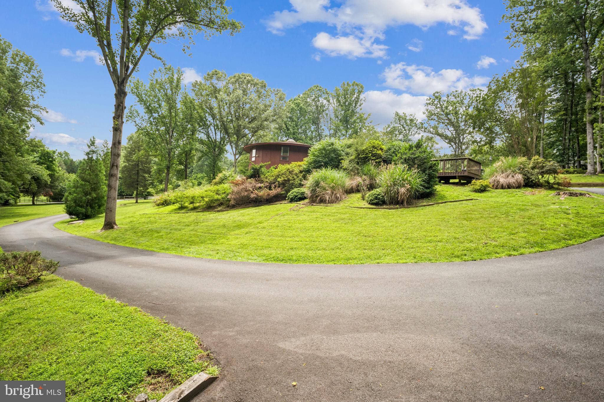 9894 SUNNYBROOK DRIVE
