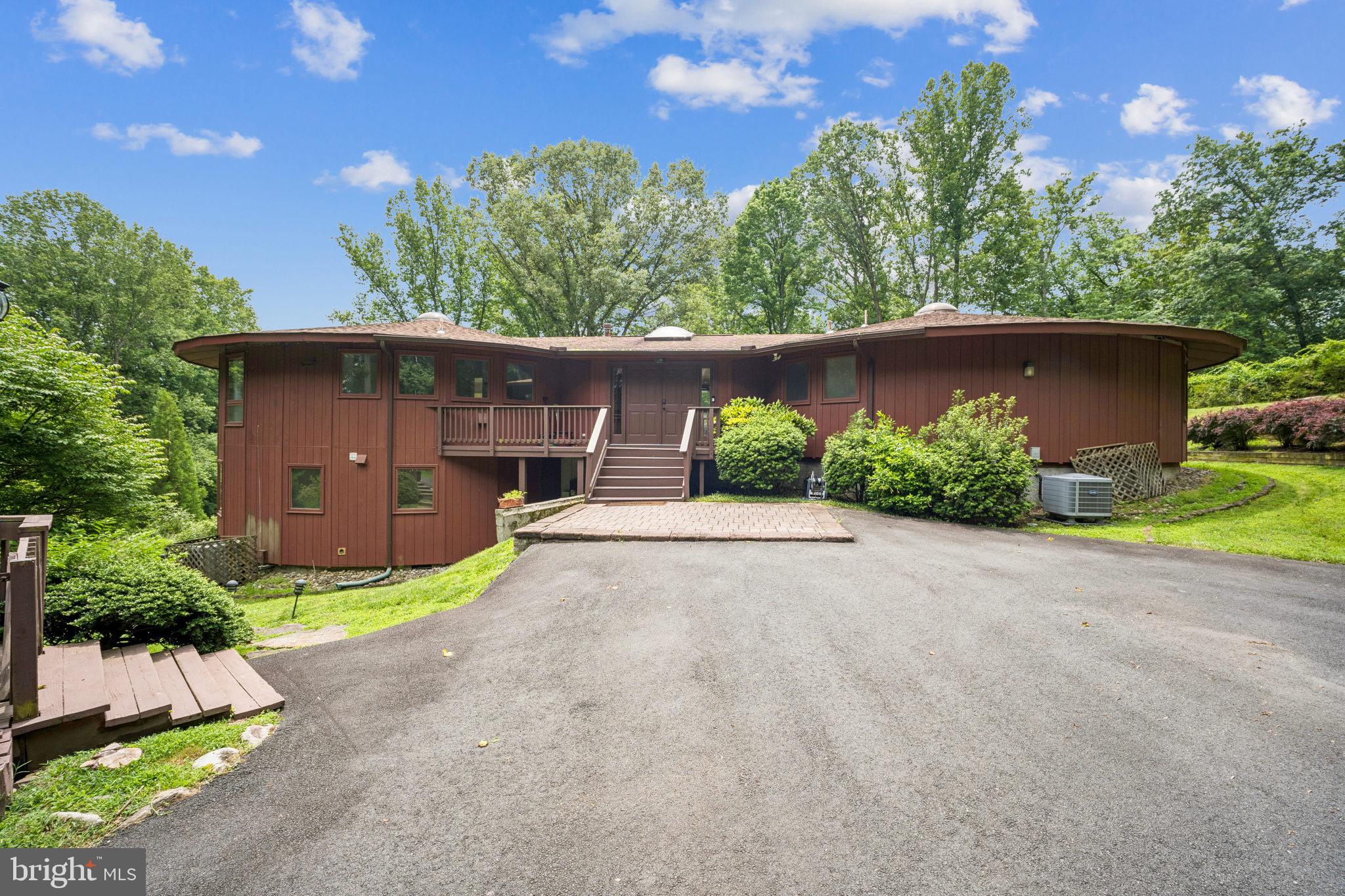 9894 SUNNYBROOK DRIVE