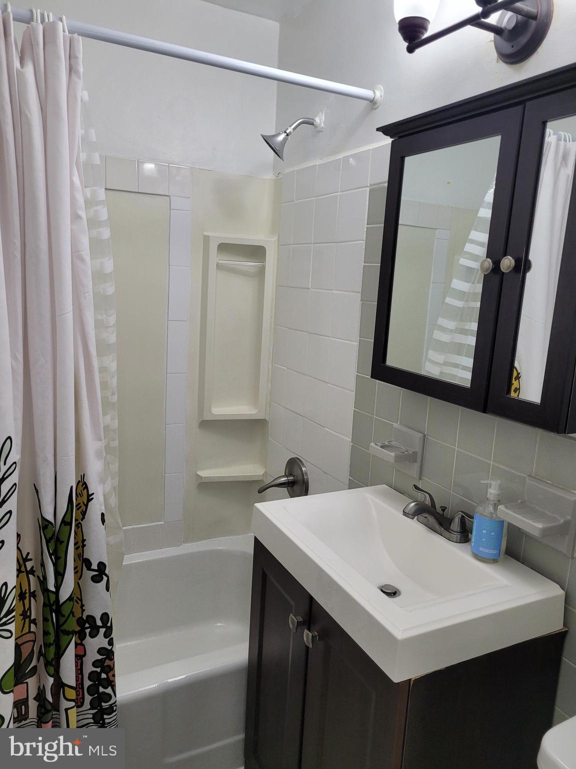 RIVER PLACE NORTH - Residential Lease