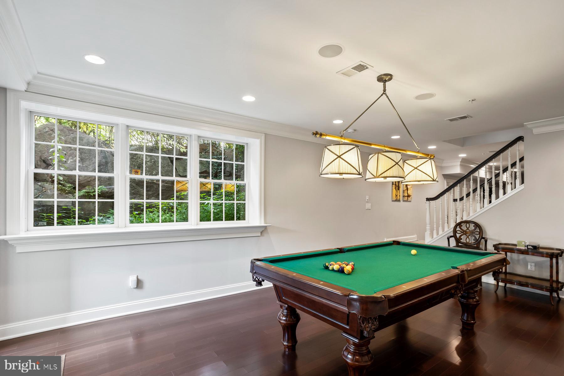 WHITEGATE - Residential