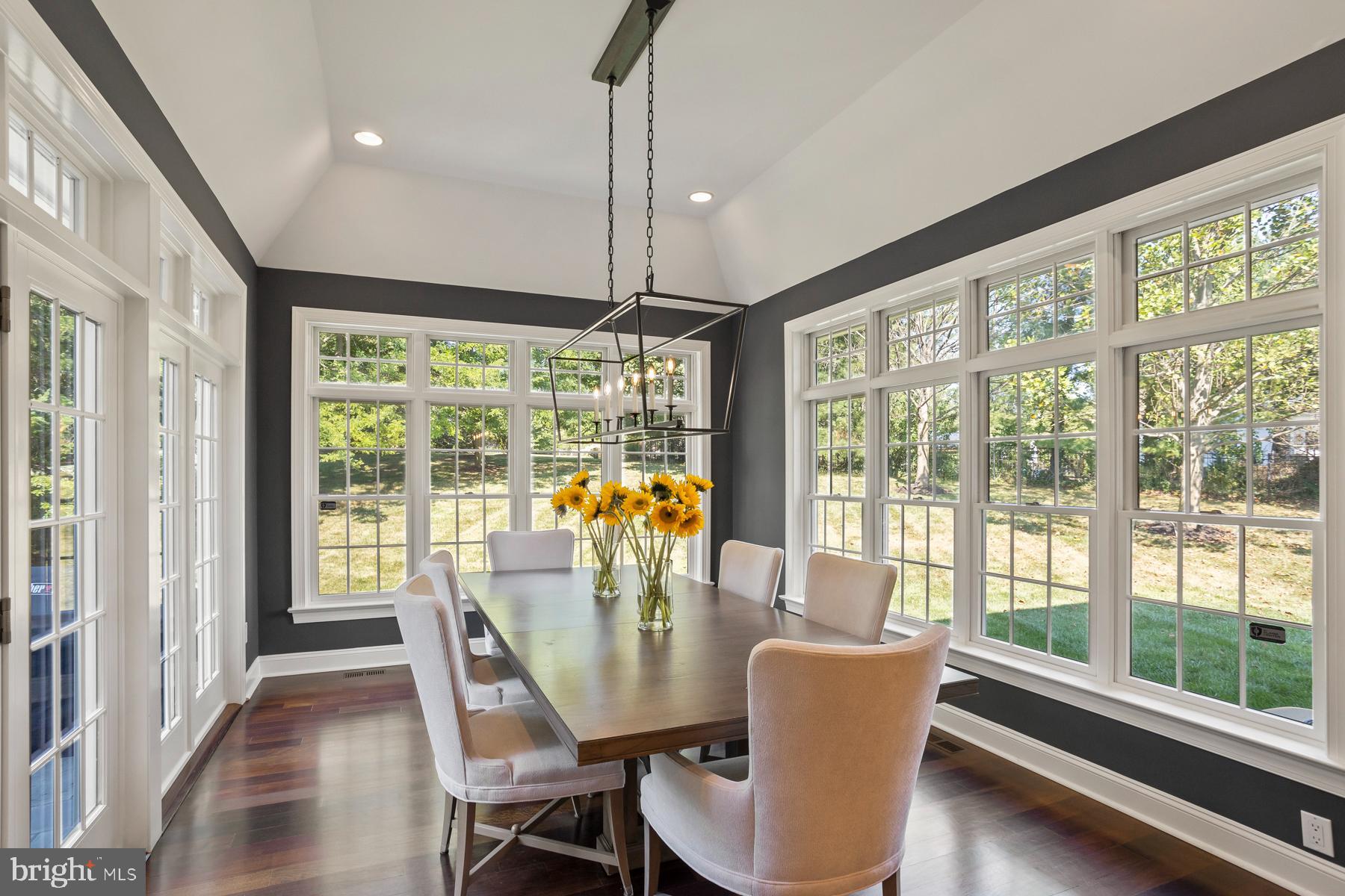 WHITEGATE - Residential