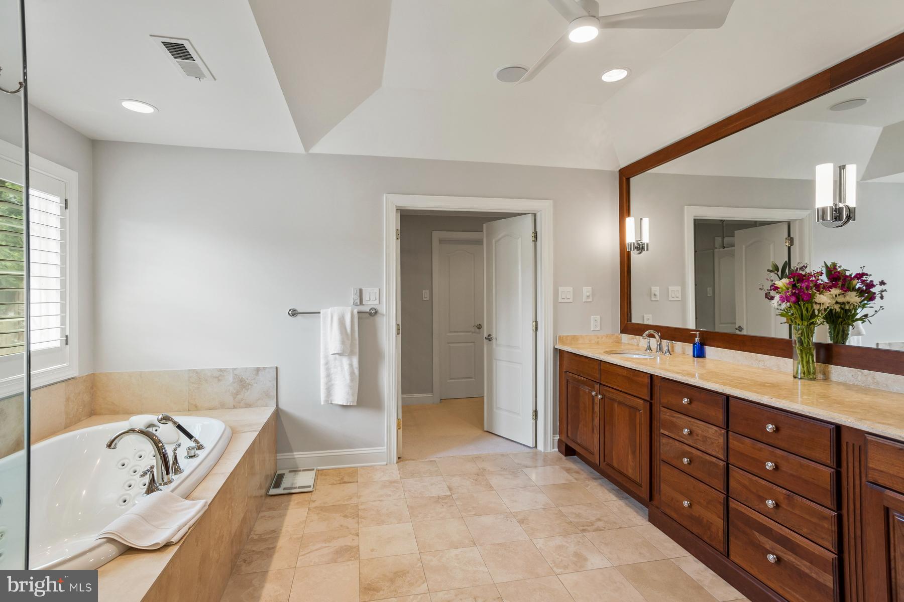 WHITEGATE - Residential