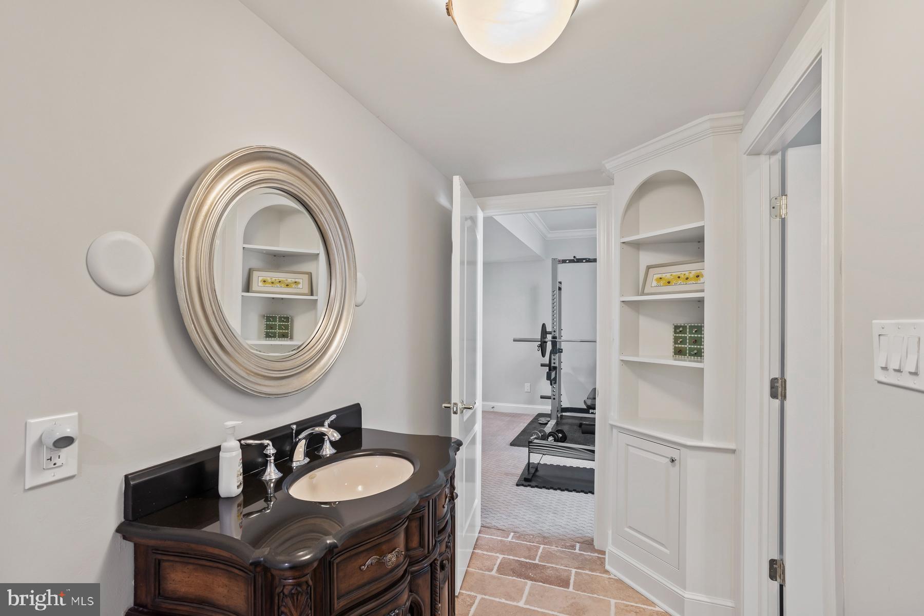 WHITEGATE - Residential