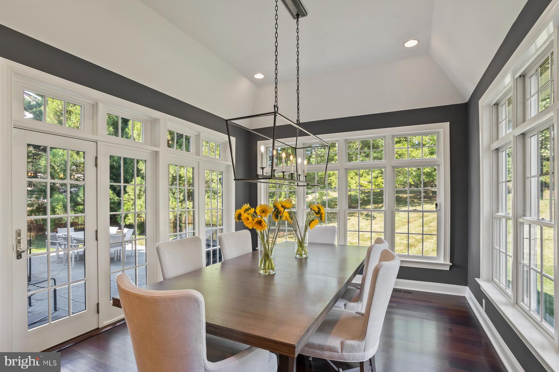 WHITEGATE - Residential