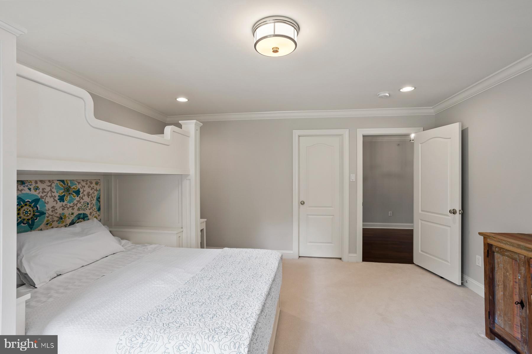 WHITEGATE - Residential