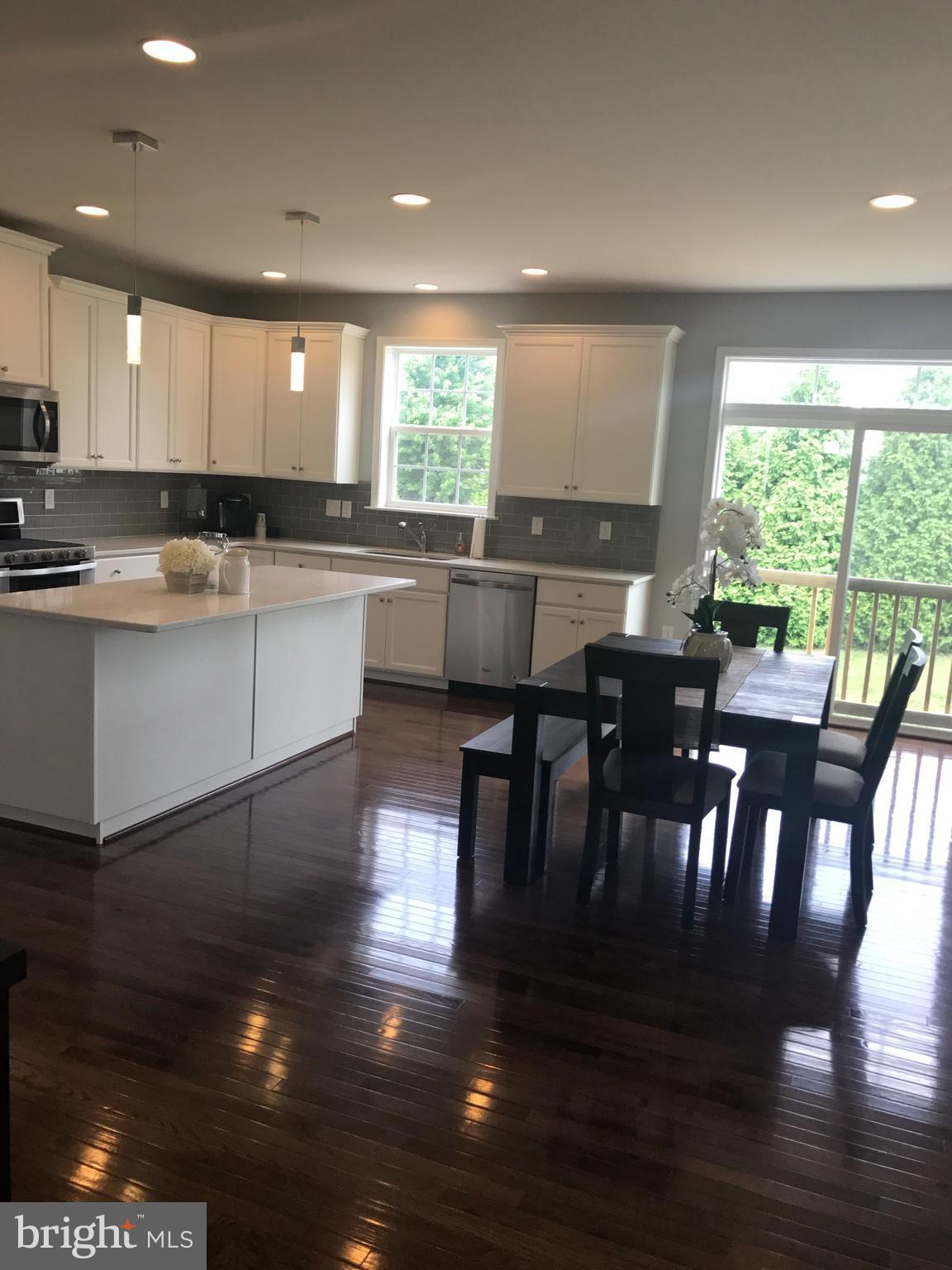 THE VILLAGE OF WASHINGTON TRAIL - Residential