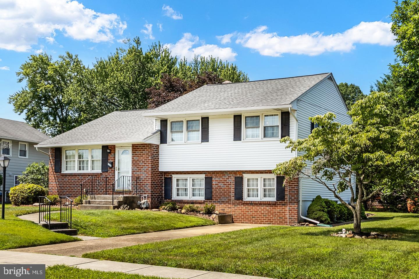 This lovingly maintained 3-bedroom, 1.5-bath split-level has been home to the same family since it was built—and it shows in all the best ways. Set on a level, quarter-acre lot, there’s plenty of outdoor space to enjoy, whether you're gardening, grilling, or just soaking up the sun. Inside, you'll find pristine hardwood floors and a layout that offers more room than expected, with a spacious lower-level family room, separate laundry area, and generous storage. Major updates are already taken care of, including a roof replacement within the last six years and a newer hot water heater (installed about 2–3 years ago).
This location offers excellent access to I-95 and the Blue Route, making commutes to Philadelphia ,Wilmington and the surrounding suburbs a breeze. It's a home that’s been truly cared for over the years—and now it's ready for someone new to make it their own. Come see for yourself - schedule a showing now and become part of this great neighborhood!
Note: Agent is related to the seller
