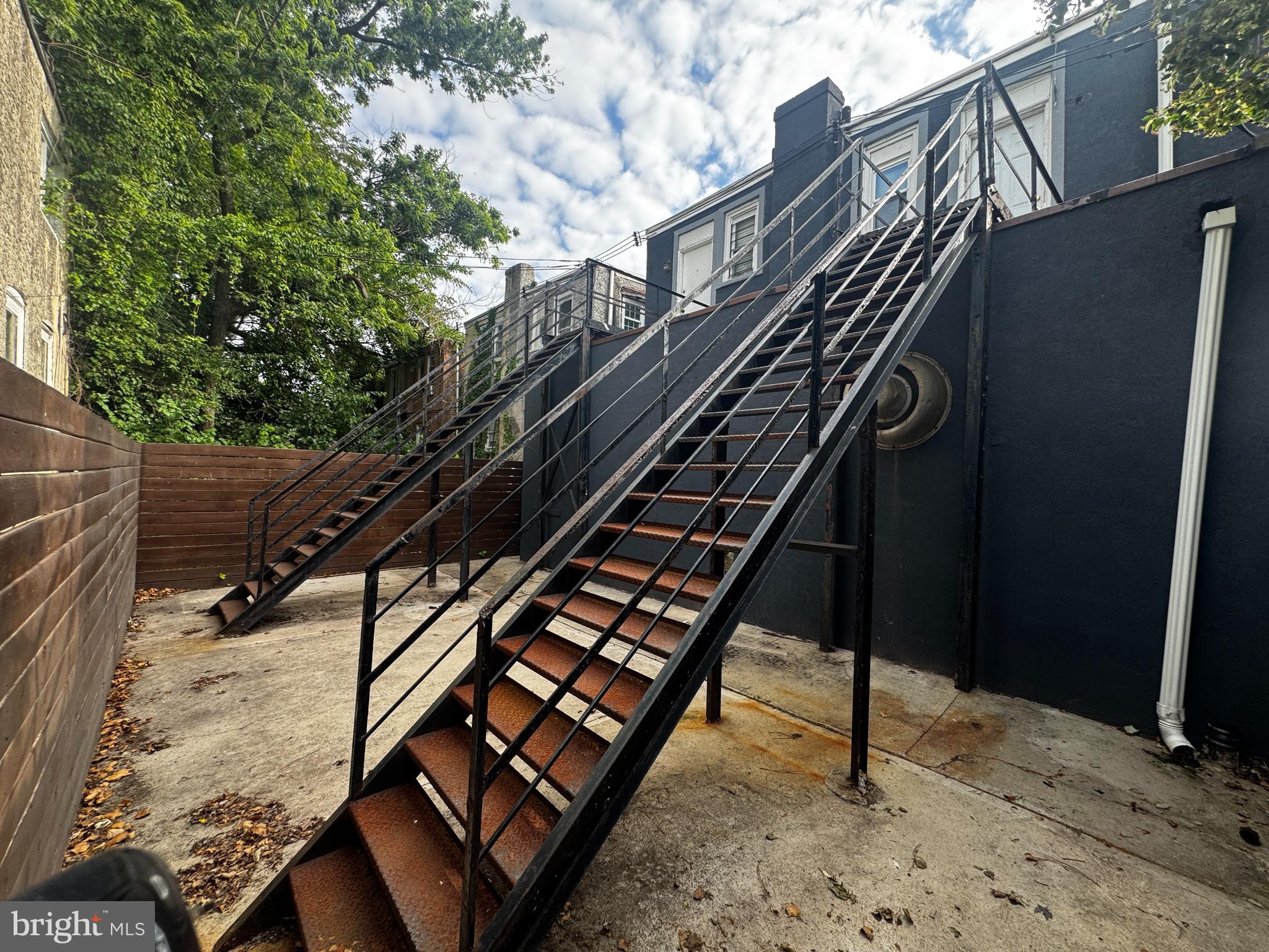 700 LLOYD STREET