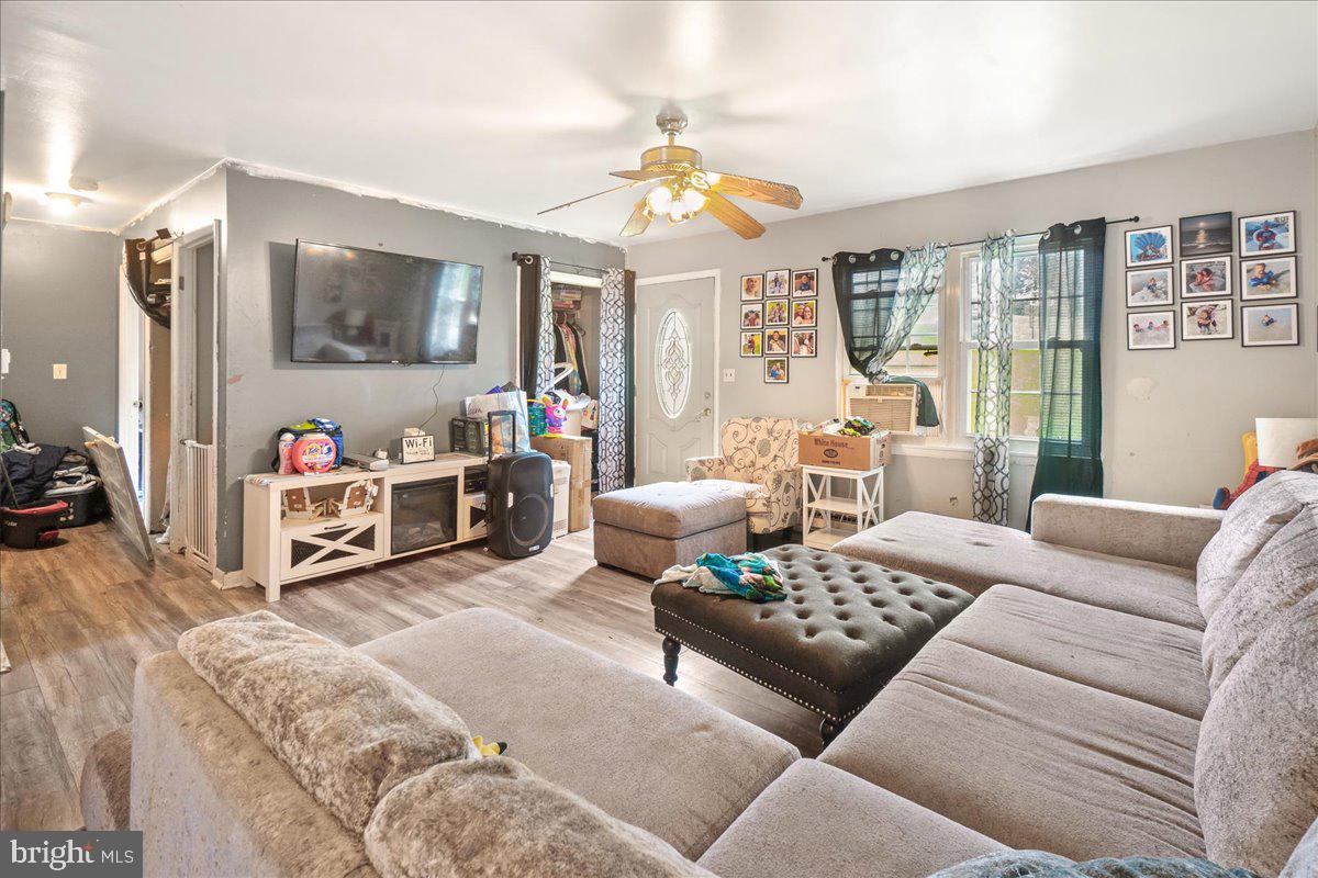 HORSE SHOE FARM ESTATES - Residential