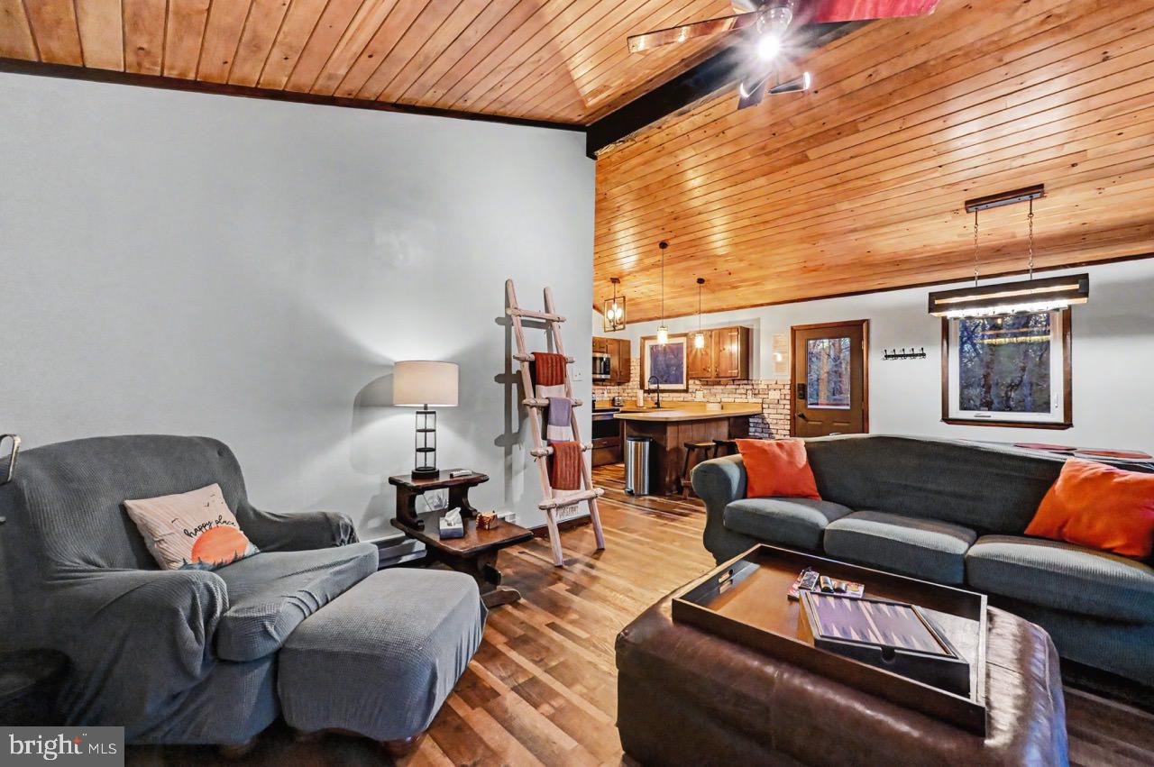 TOWAMENSING TRAILS - Residential