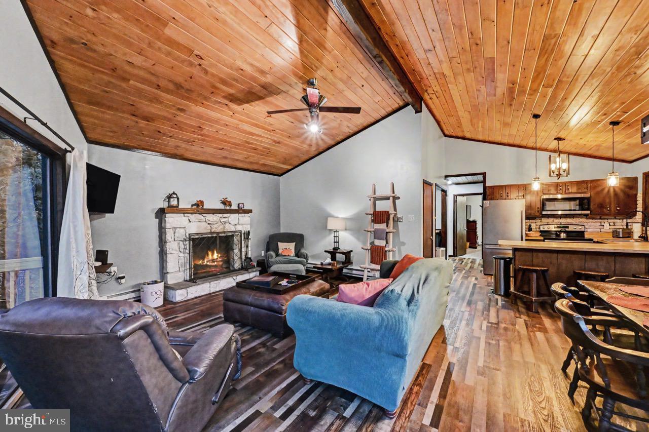 TOWAMENSING TRAILS - Residential