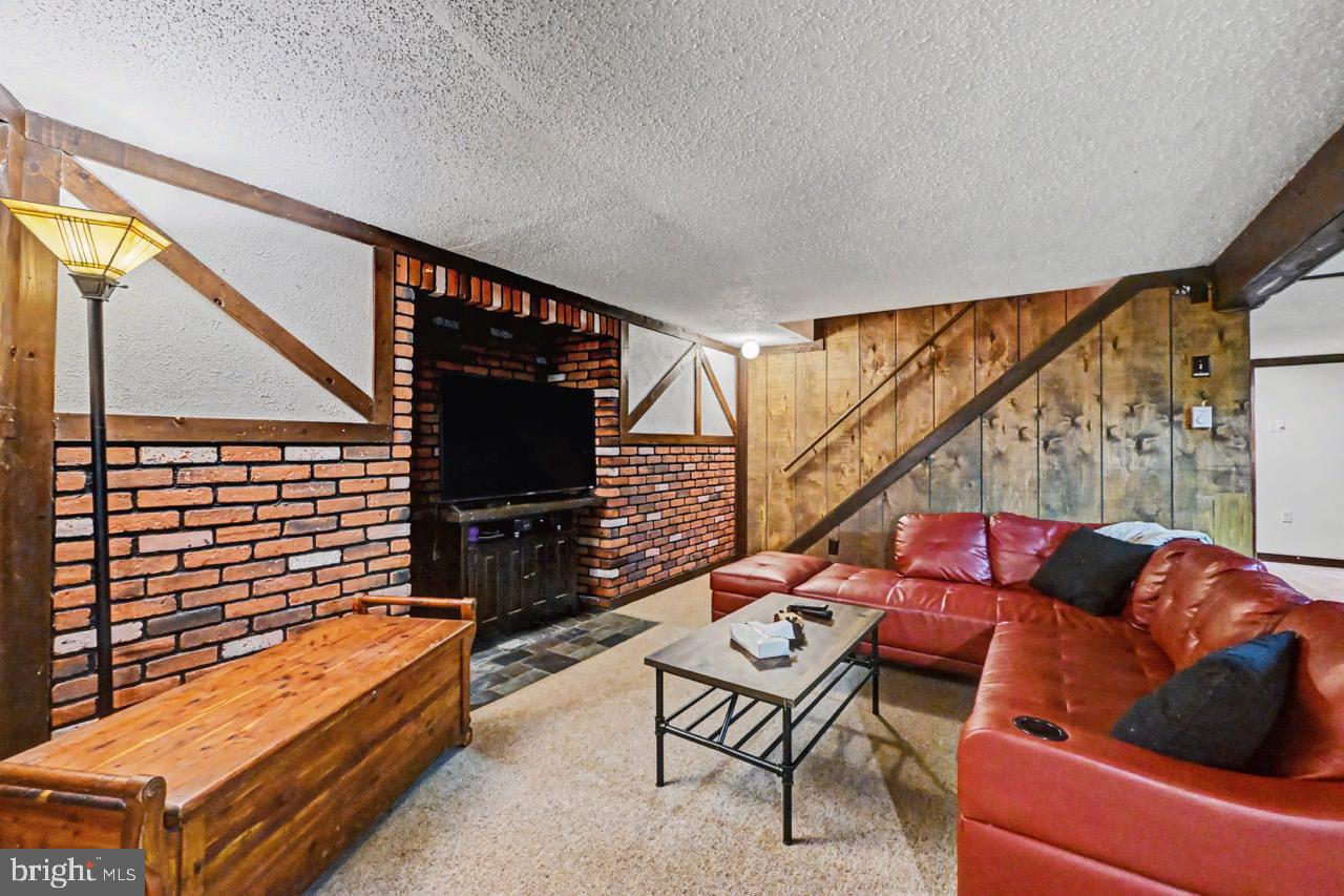 TOWAMENSING TRAILS - Residential