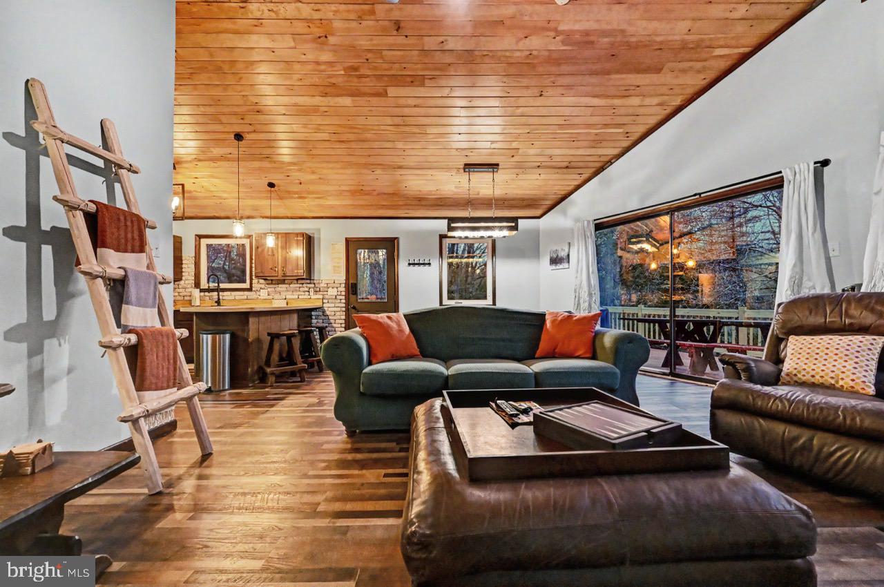 TOWAMENSING TRAILS - Residential