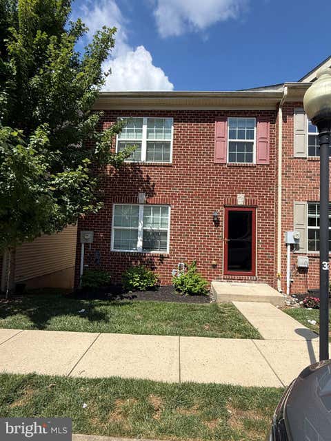 Townhouse For Rent - 135 S Charlotte Street<br/> Montgomery County, POTTSTOWN, PA 19464