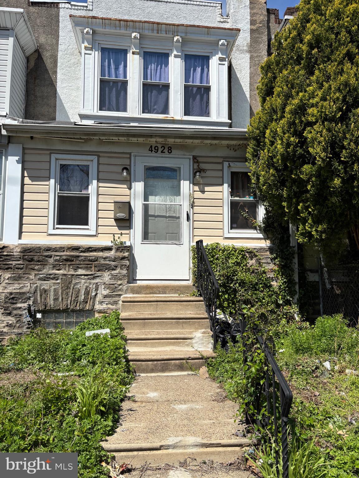 PRICE Drop !! Turn key 3 bed, 1 bath home with hardwood floors thru out. Straight through layout. It has a large unfinished basement with rear yard access. Oil radiator heat. Elec Hot water. Convenient location ..short walk to Broadstreet line. Plenty of public transportation near by. Olney transit station on Broad street near by. The rear yard offes plenty of potential. There is a rear driveway. Do yard excavation and create some parking out back. Conventional, FHA ok. Grant $$ available now..get in with LITTLE $ down. Seller Pa Realtor