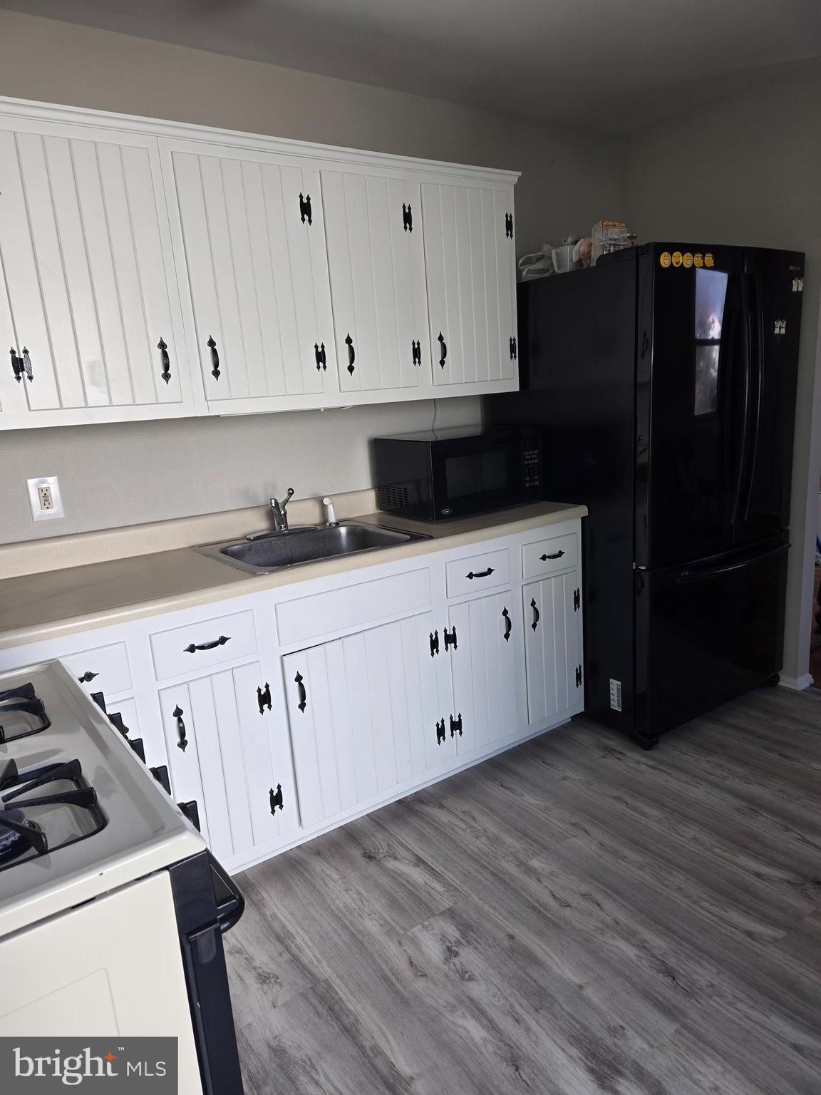 PLEASANTVILLE - Residential