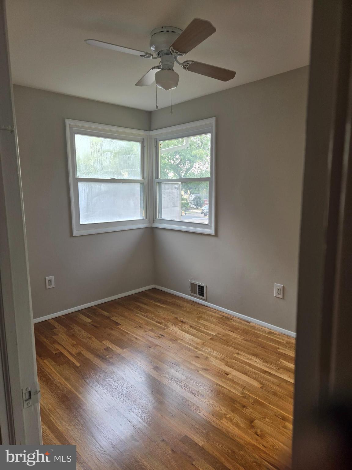 PLEASANTVILLE - Residential