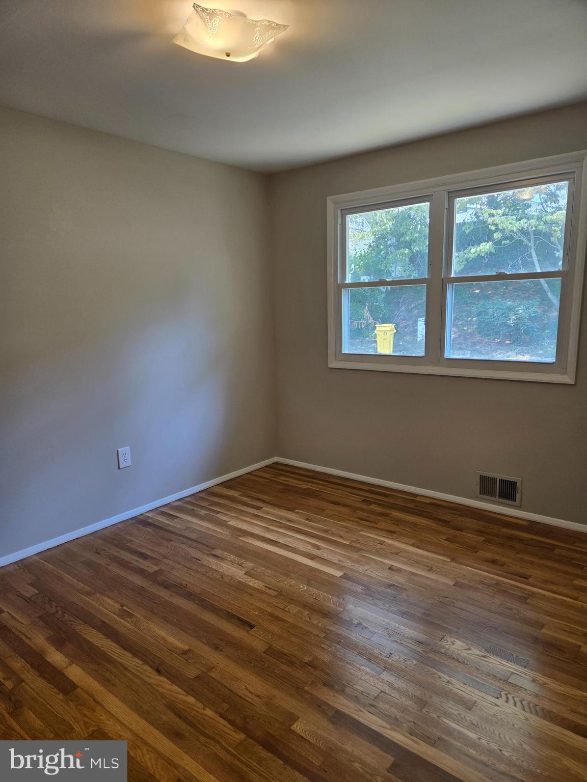 PLEASANTVILLE - Residential