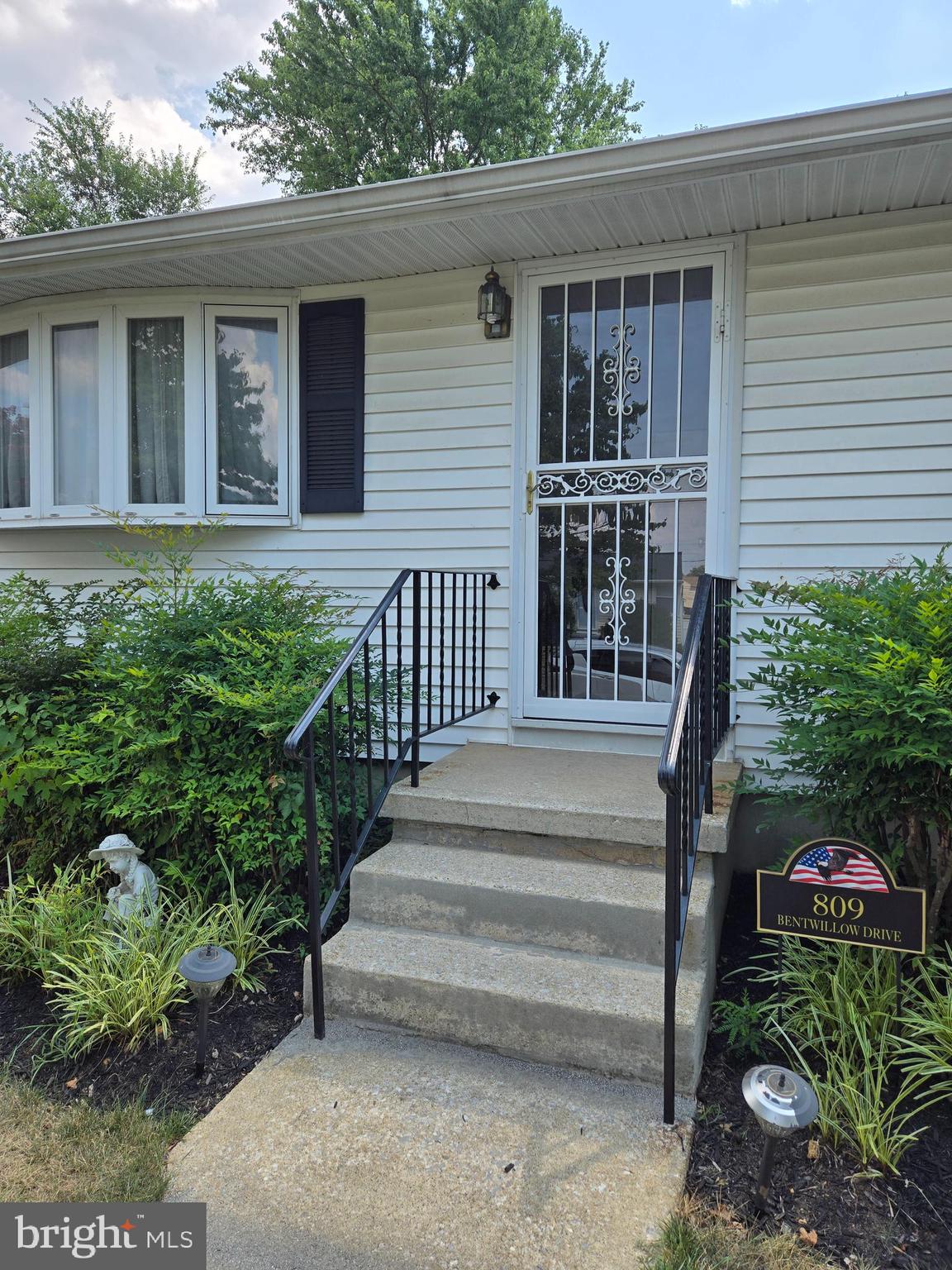 PLEASANTVILLE - Residential