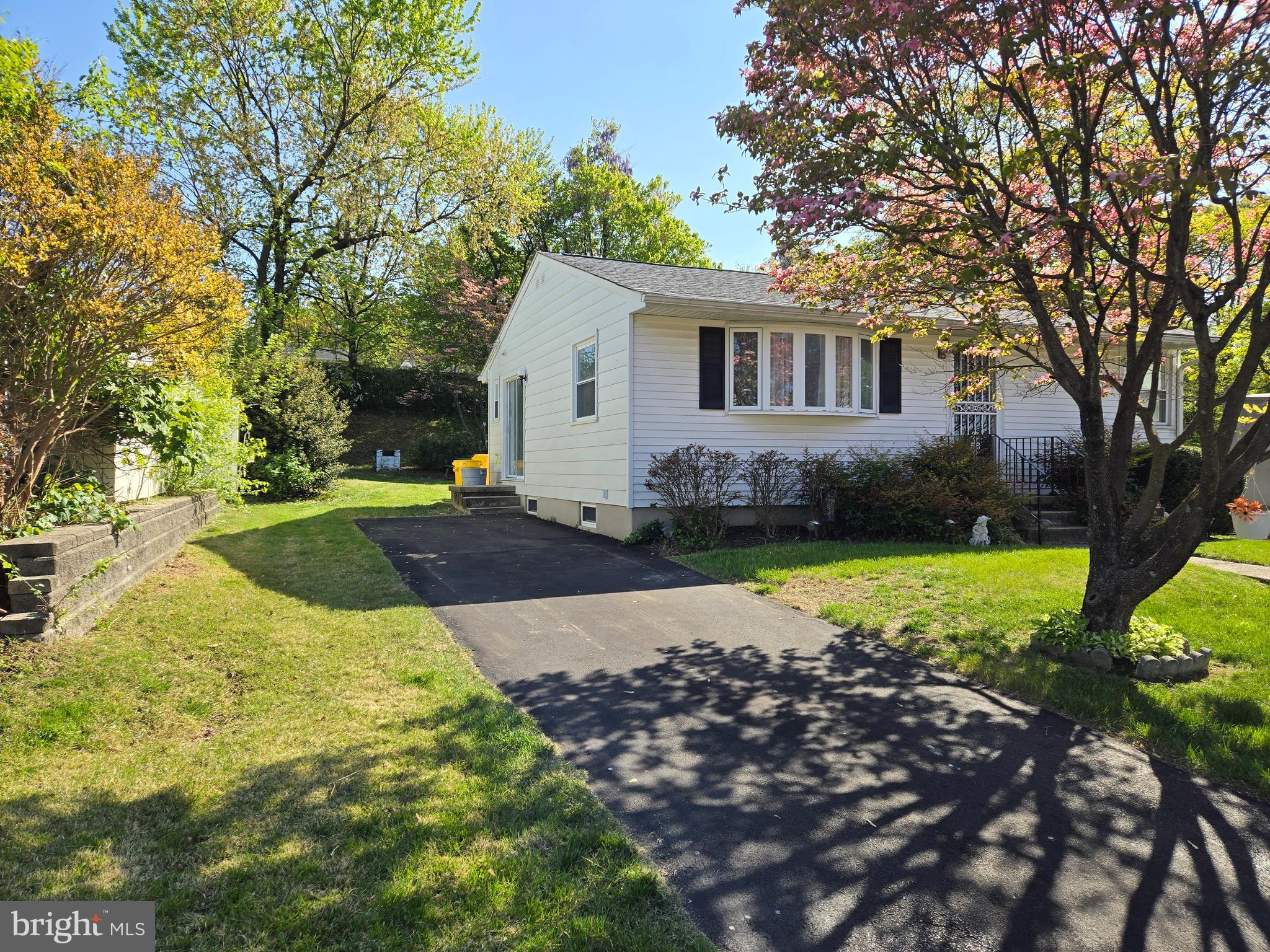 PLEASANTVILLE - Residential