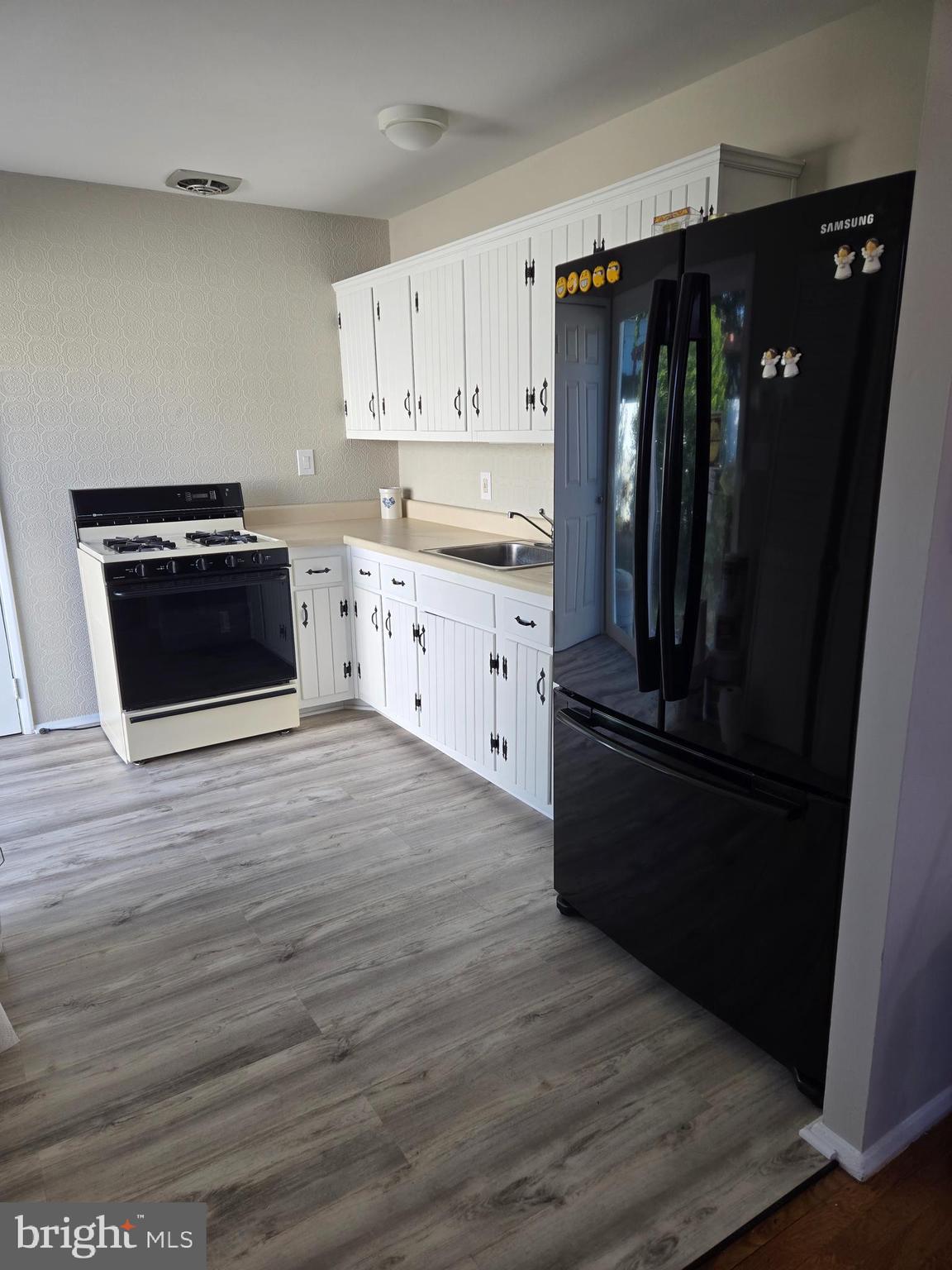 PLEASANTVILLE - Residential