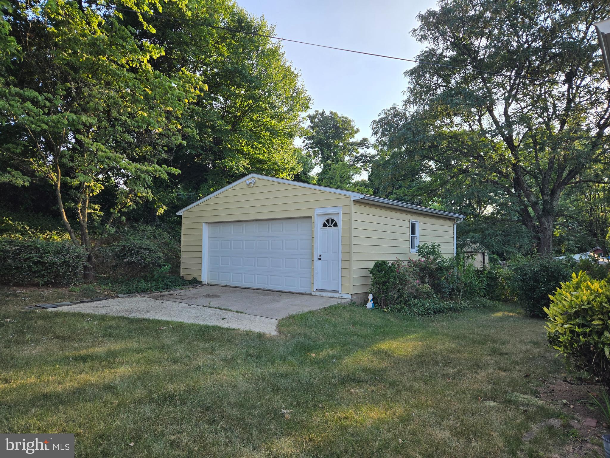 PLEASANTVILLE - Residential