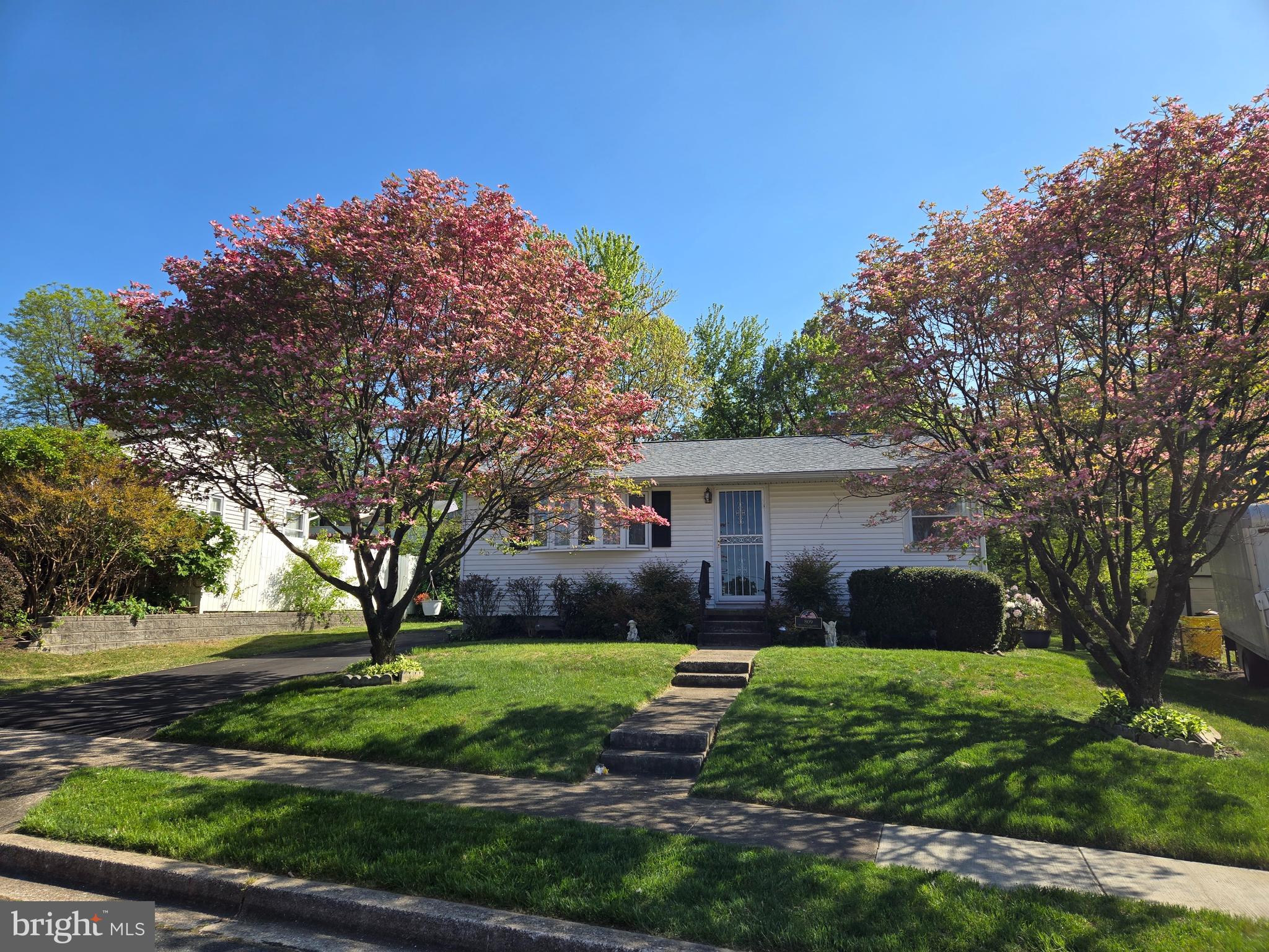 PLEASANTVILLE - Residential