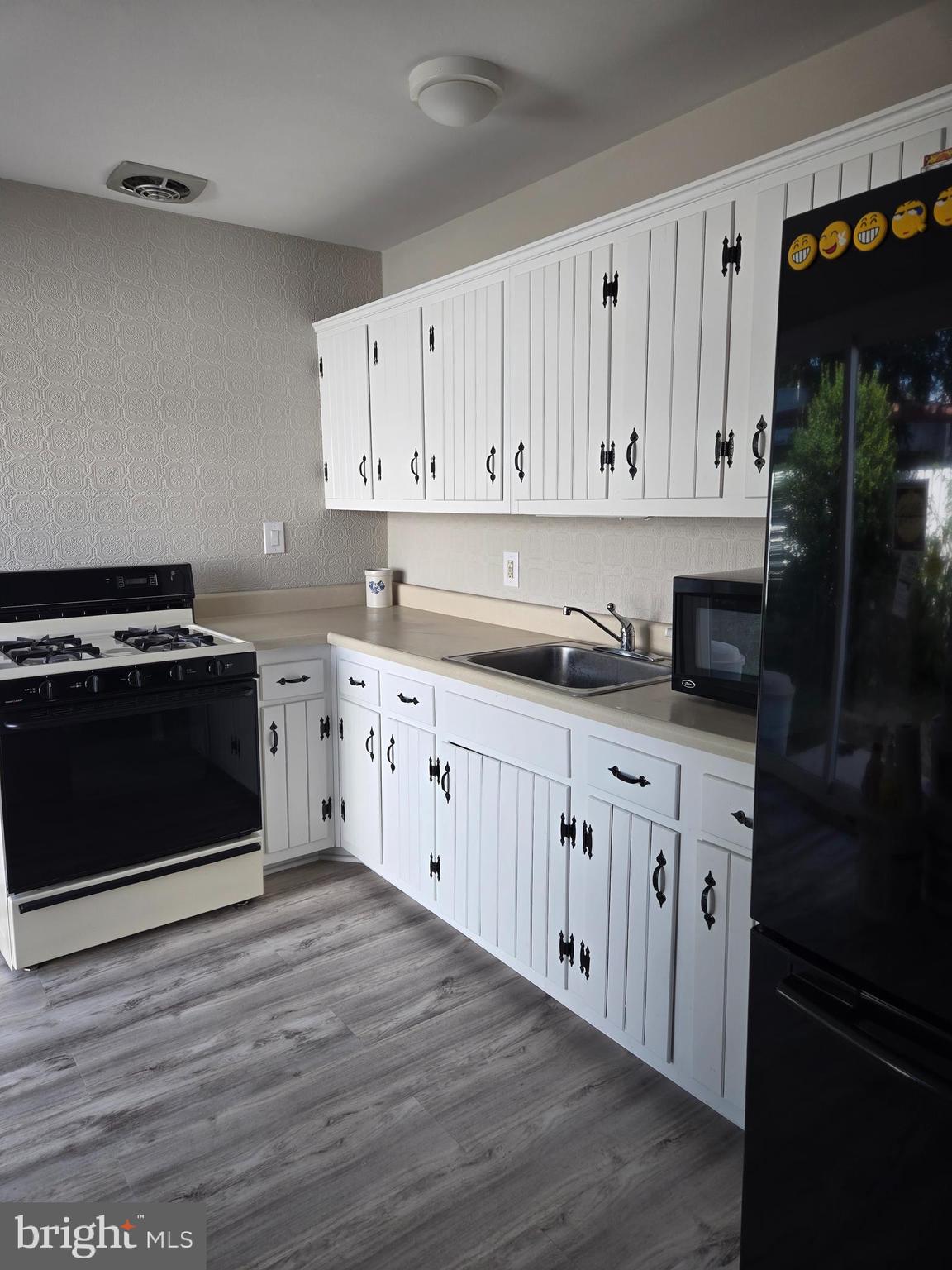 PLEASANTVILLE - Residential