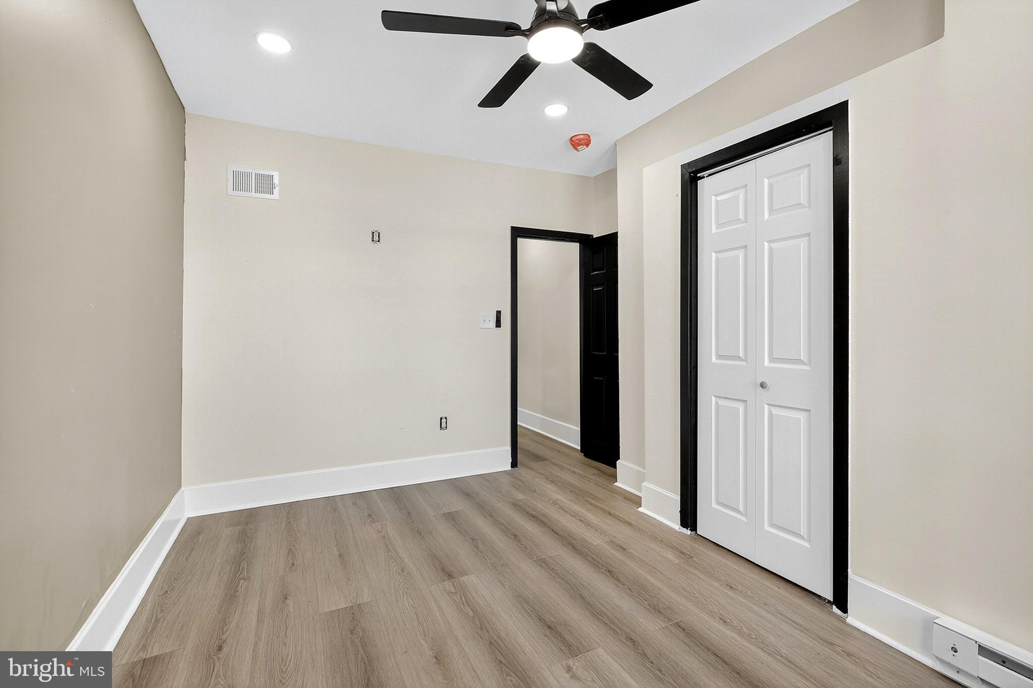 WALNUT HILL - Residential