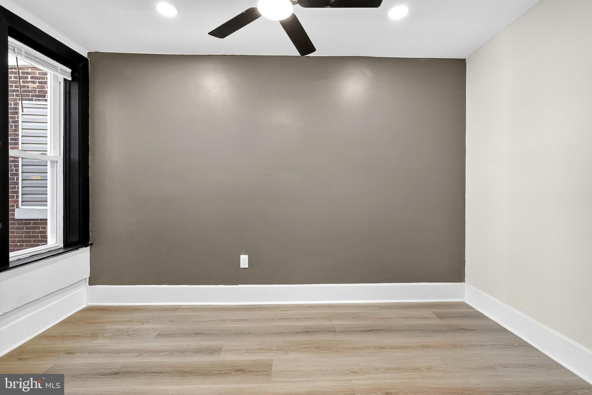 WALNUT HILL - Residential