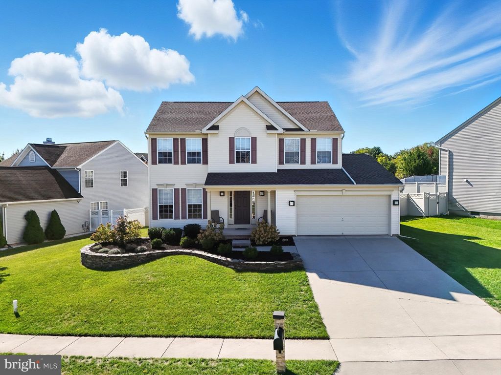 Photo of 115 Hunter Creek Drive, YORK, PA 17406 (MLS # PAYK2091596)