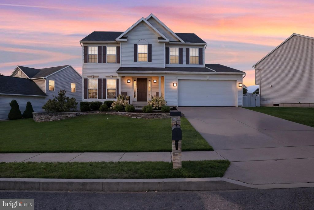 Photo of 115 Hunter Creek Drive, YORK, PA 17406 (MLS # PAYK2091596)