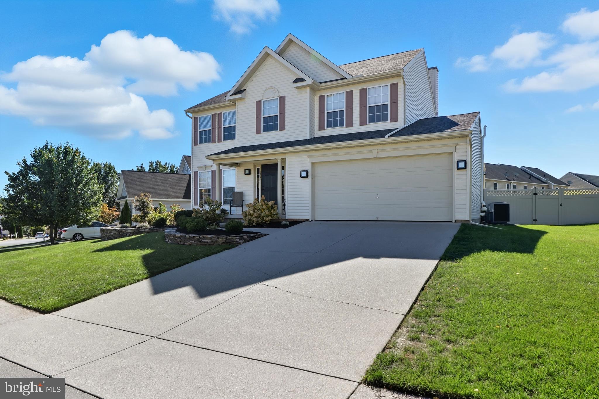 HUNTER CREEK - Residential