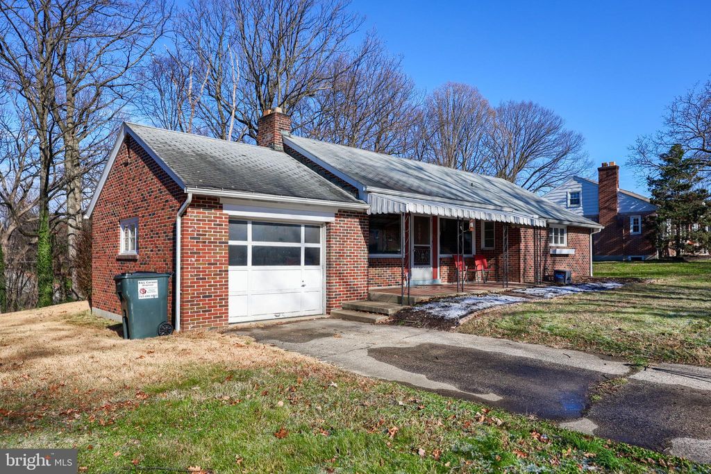 Photo of 807 High Street, AKRON, PA 17501 (MLS # PALA2080138)