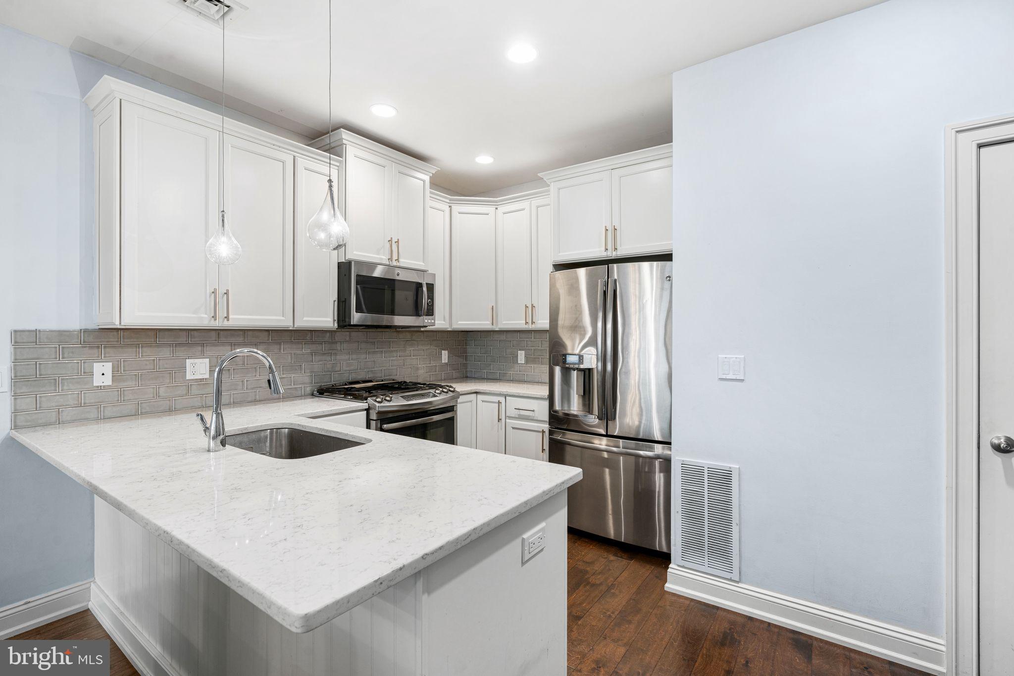 353 W 7TH AVENUE