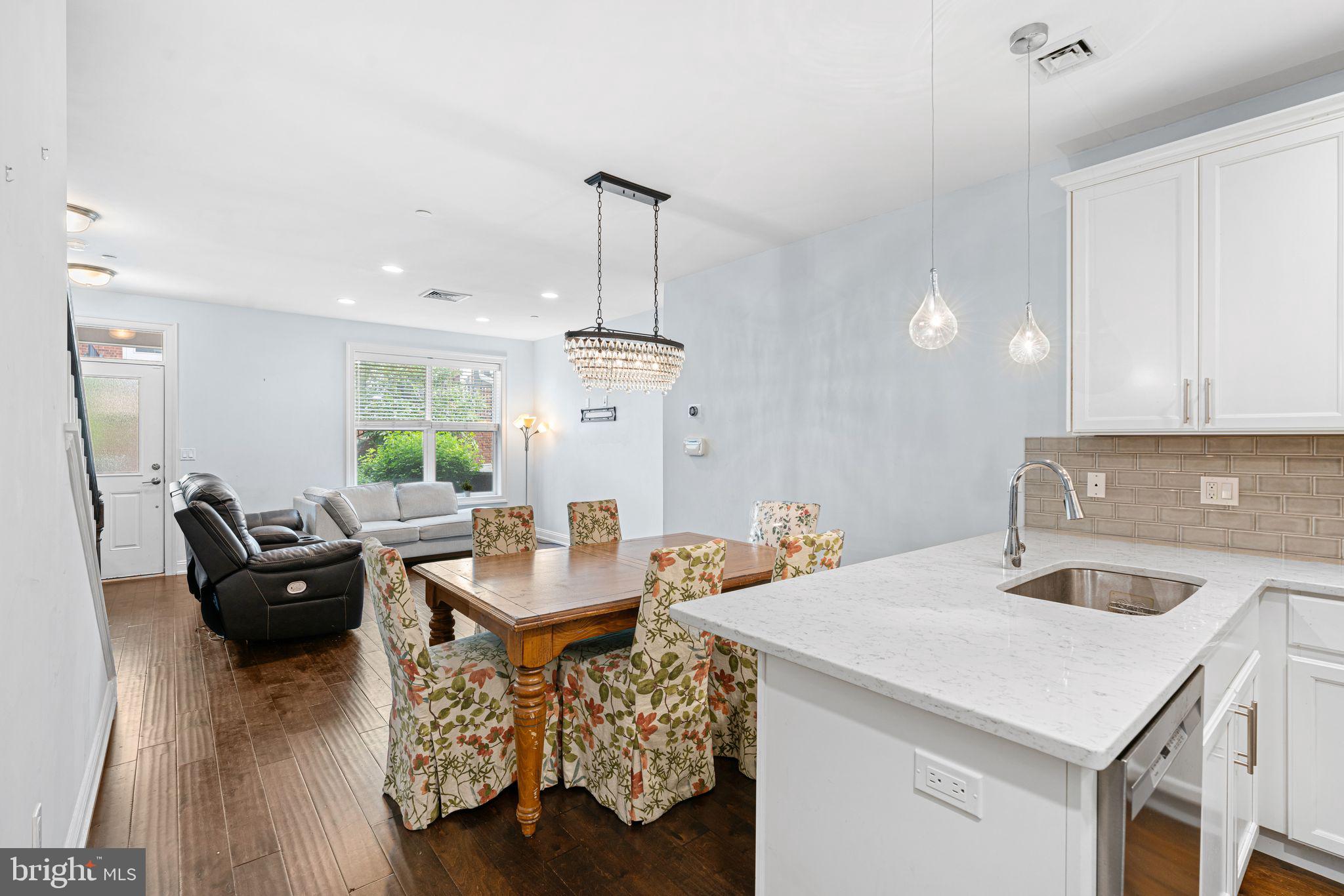 353 W 7TH AVENUE