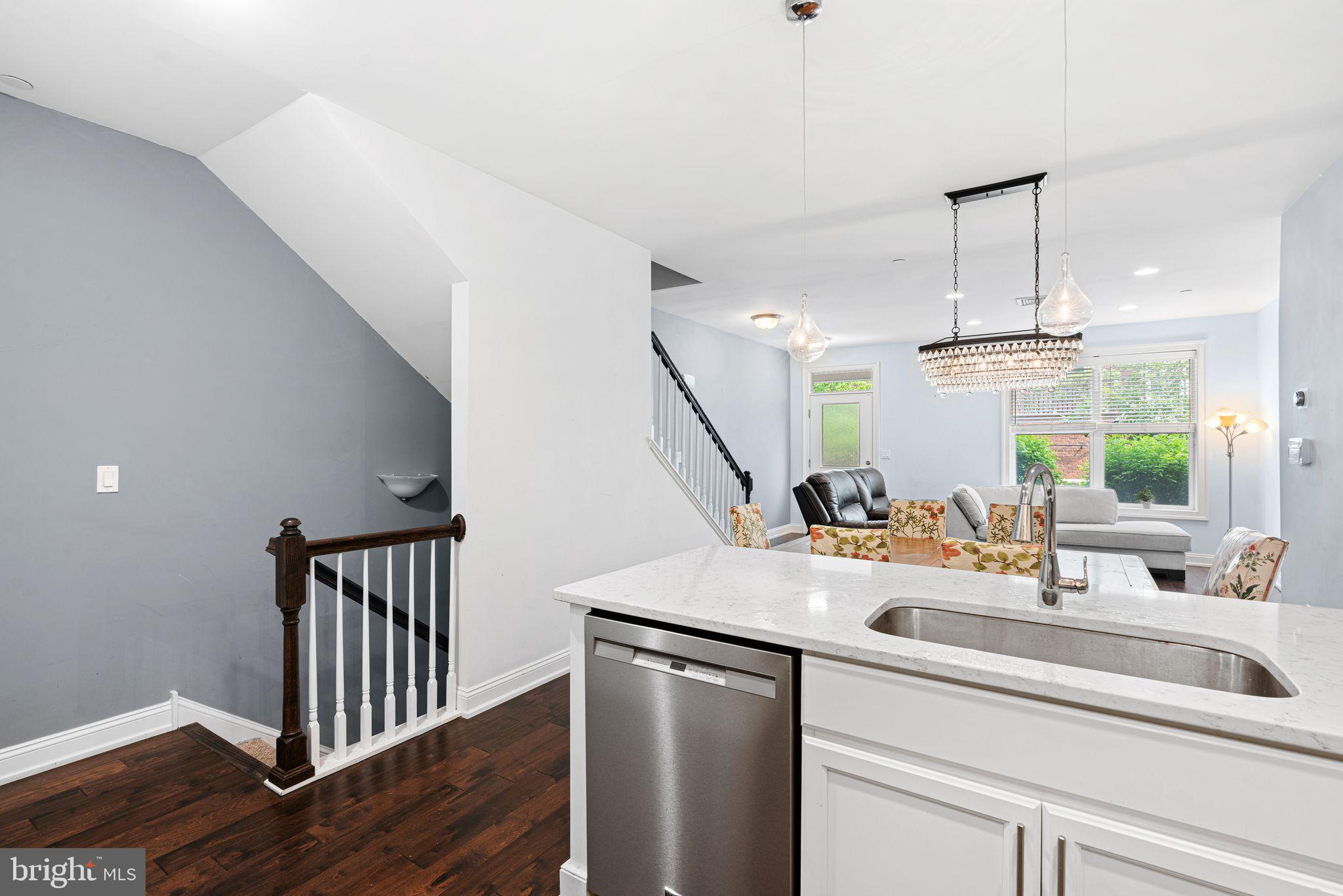 353 W 7TH AVENUE