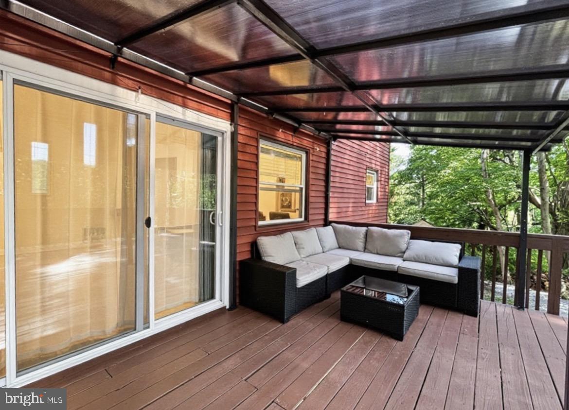 11 MEADOWVIEW DRIVE