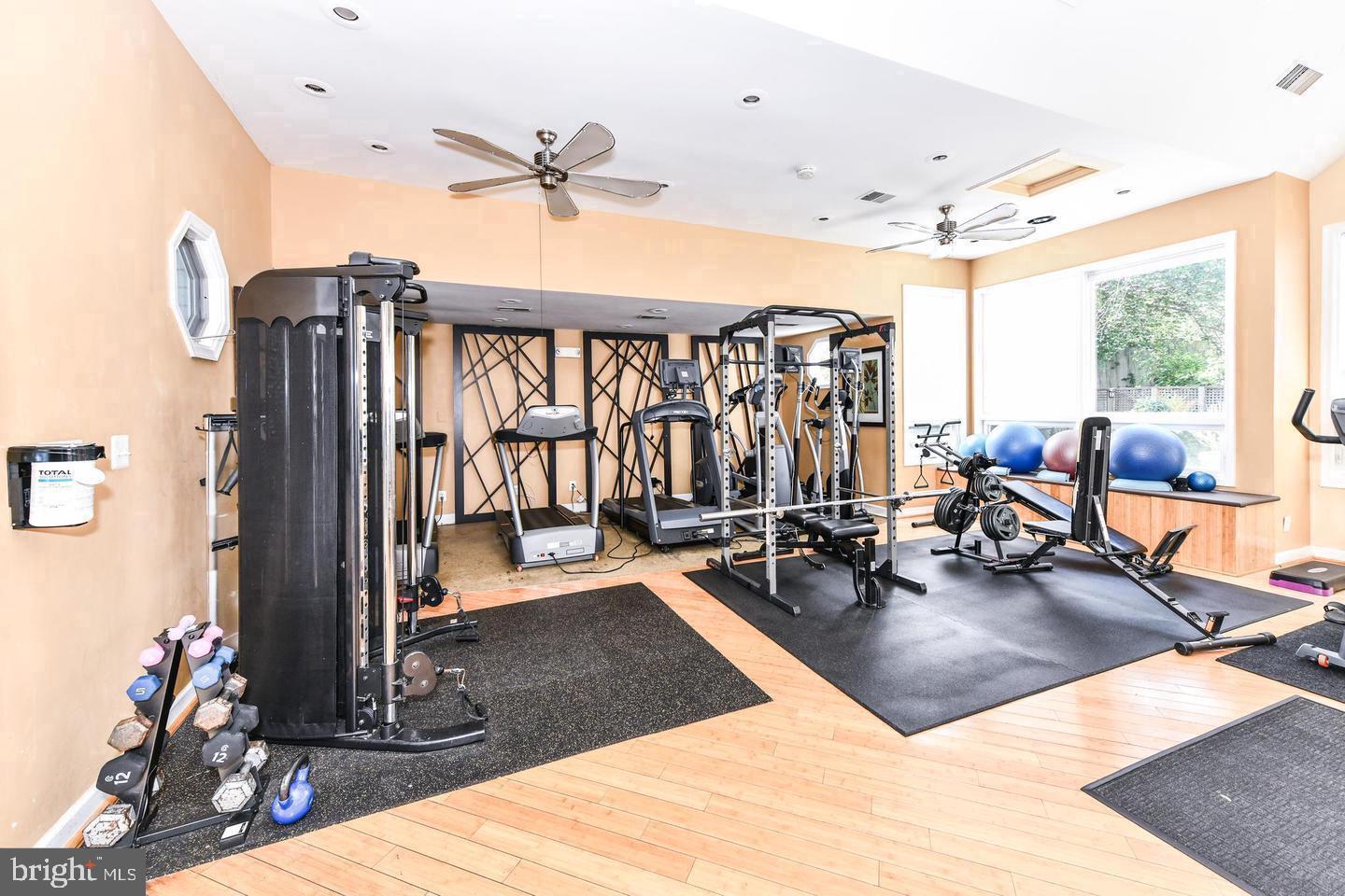 FOUR WINDS AT OAKTON - Residential