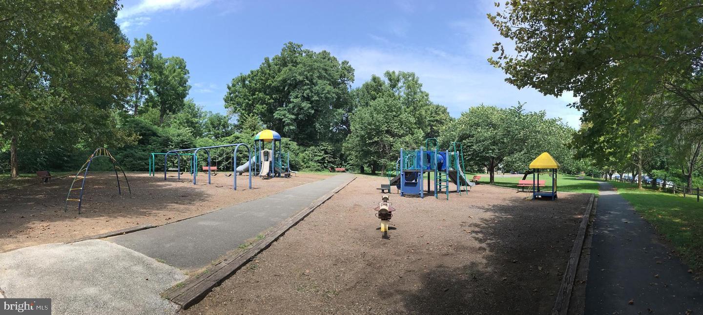 FOUR WINDS AT OAKTON - Residential