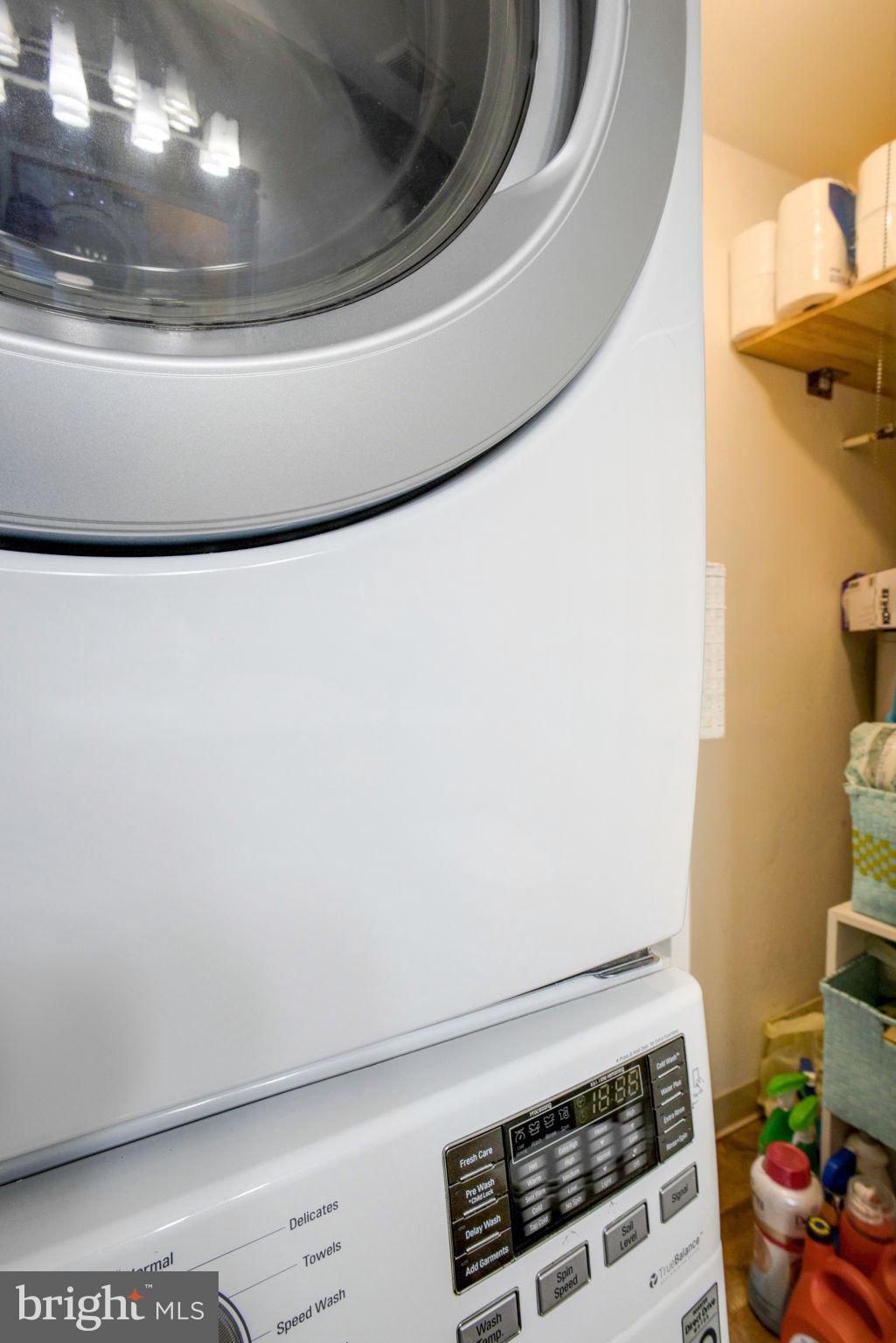 FOUR WINDS AT OAKTON - Residential