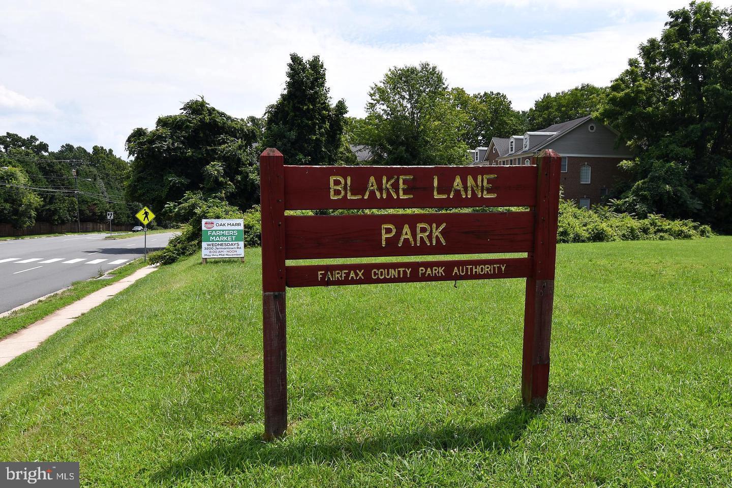 FOUR WINDS AT OAKTON - Residential