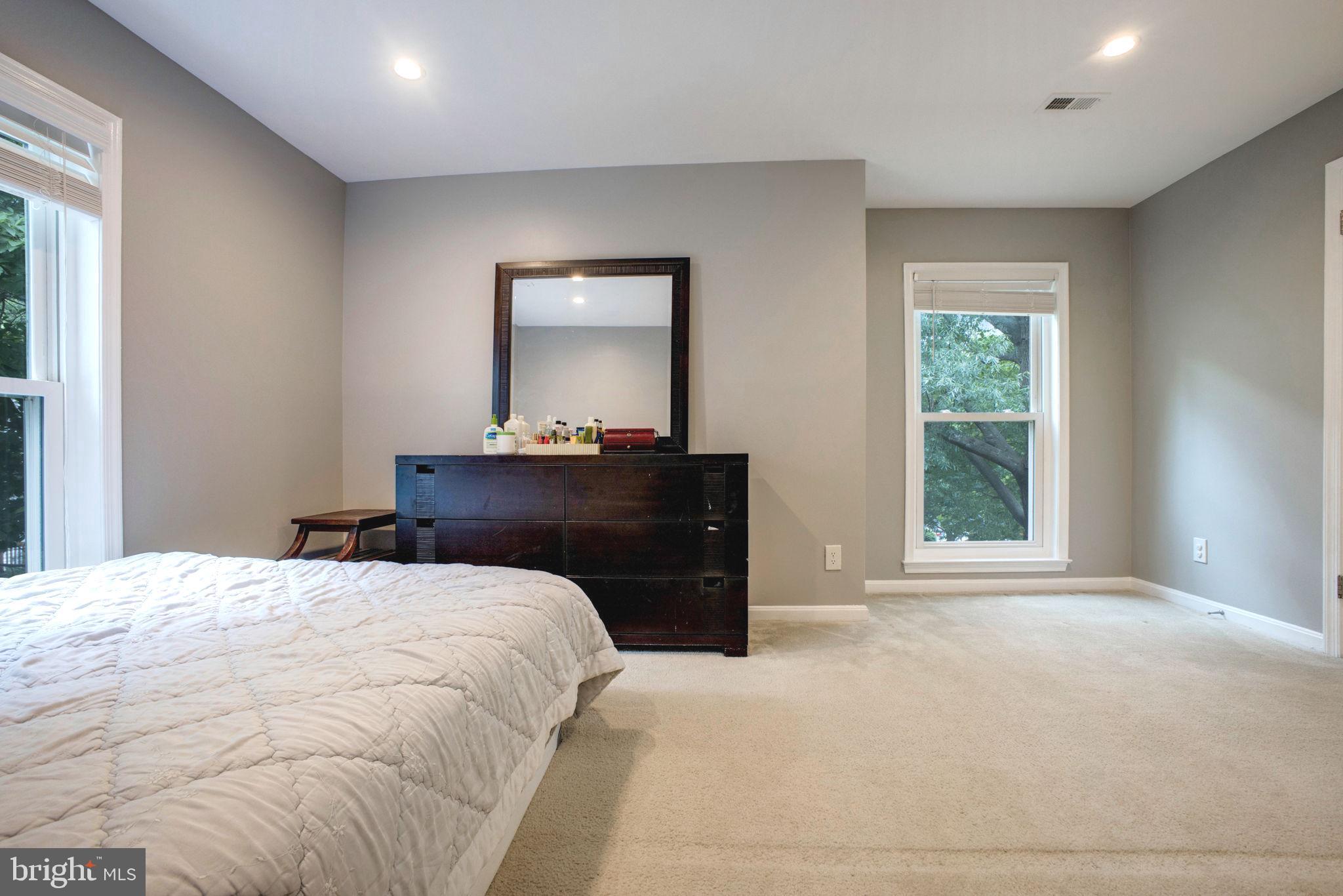 FOUR WINDS AT OAKTON - Residential